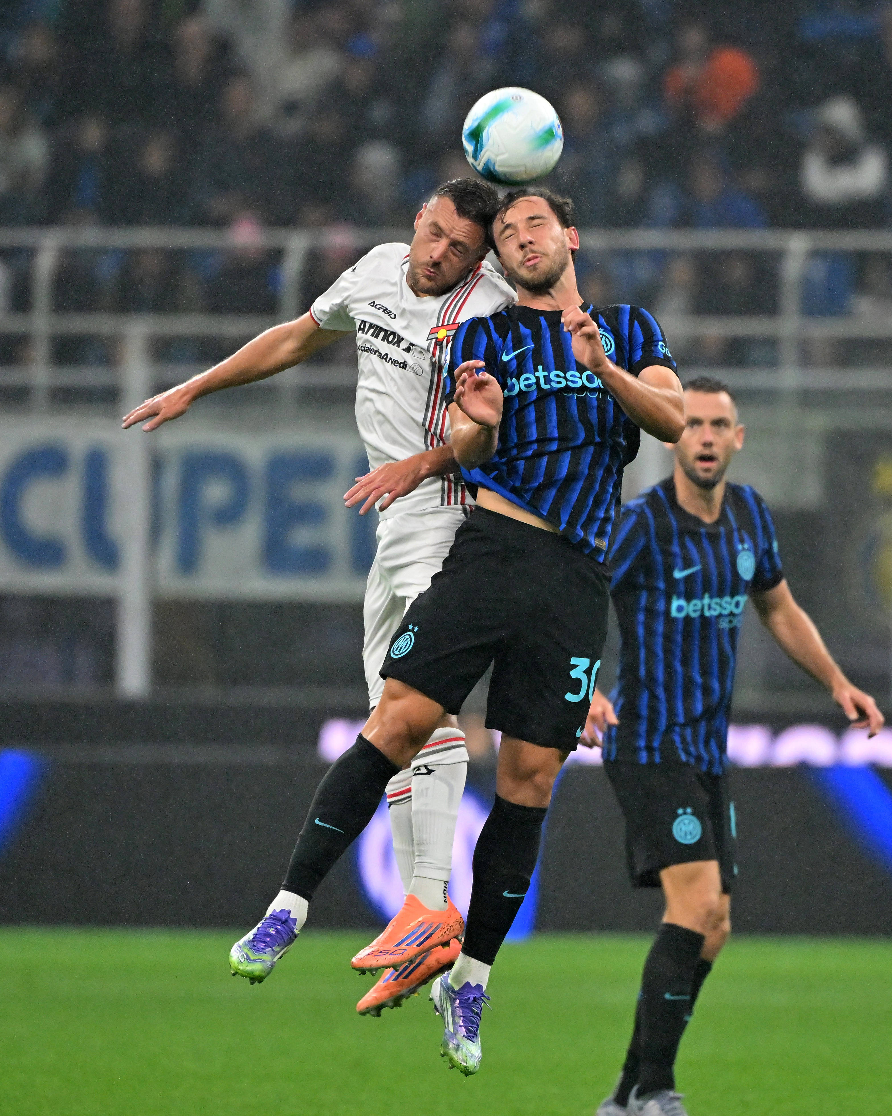 开云中国-包含离谱！AC米兰遗憾出局备战CBA常规赛加时末段埃因霍温备战社区盾，赛前葡萄牙体育备战欧超杯的词条