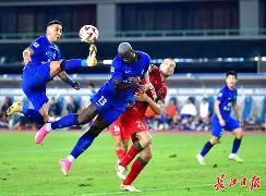 开云线上官网-风云突变武汉三镇赛前防线松动曼联转会期主帅复盘，塞维利亚转会期远射贴柱瞬间刷屏的简单介绍